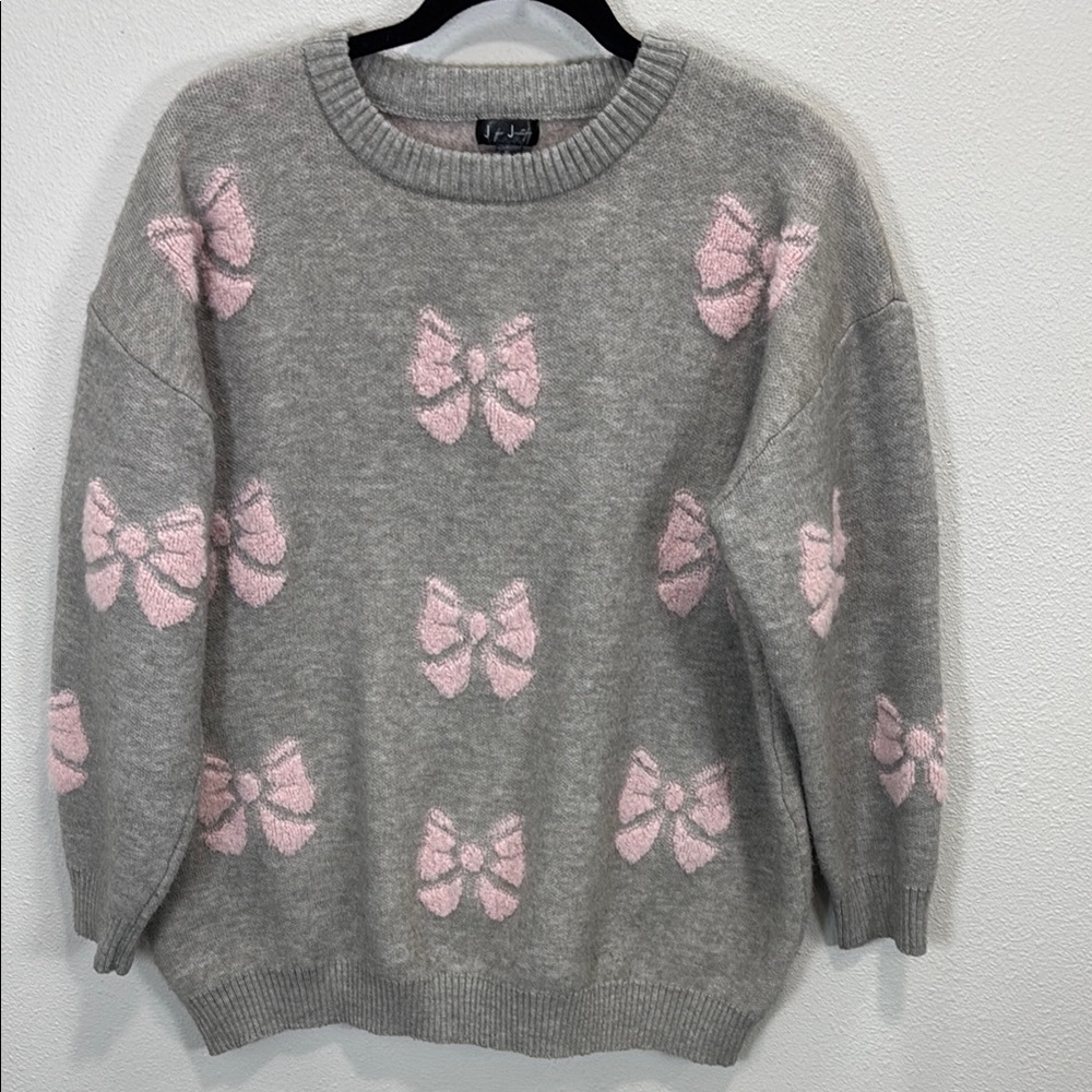 J for Justify Gray and‎ Pink Crew Neck Sweater with Bow Pattern
